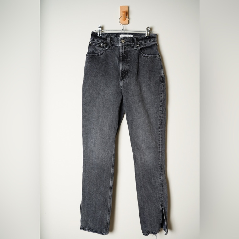 Abercrombie & Fitch Curve Love 90s Straight Ultra High Rise Jeans Black Vent Hem